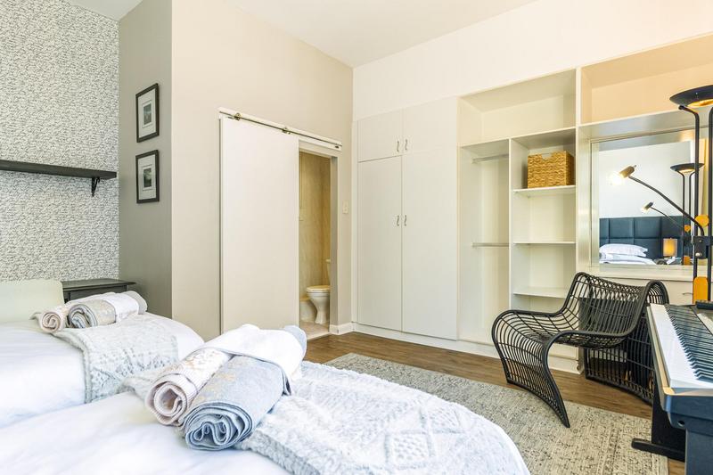 To Let 2 Bedroom Property for Rent in Sea Point Western Cape